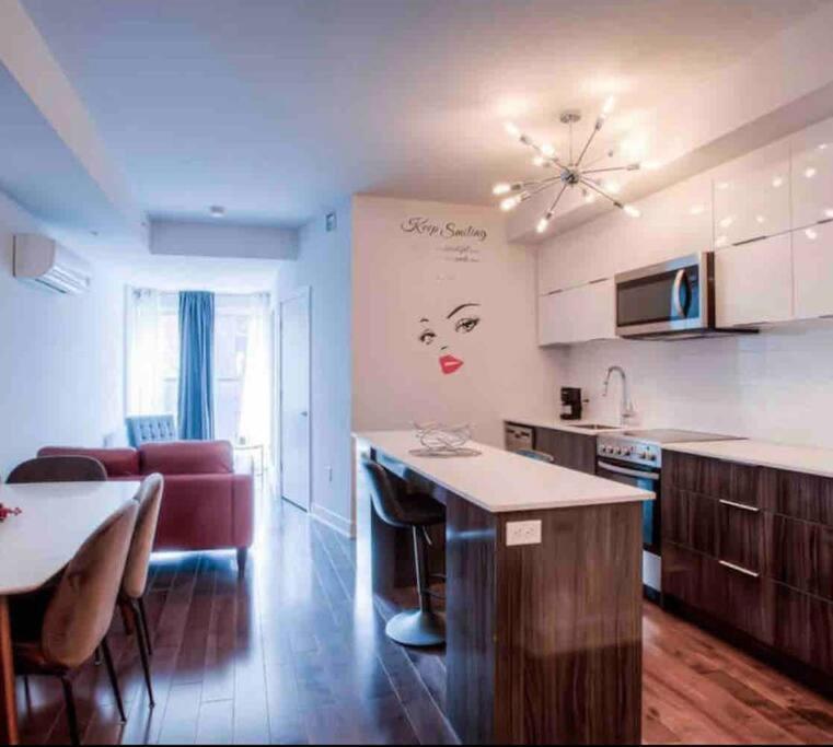 2 Bedroom Condo In The Heart Of The City Montreal Exterior photo
