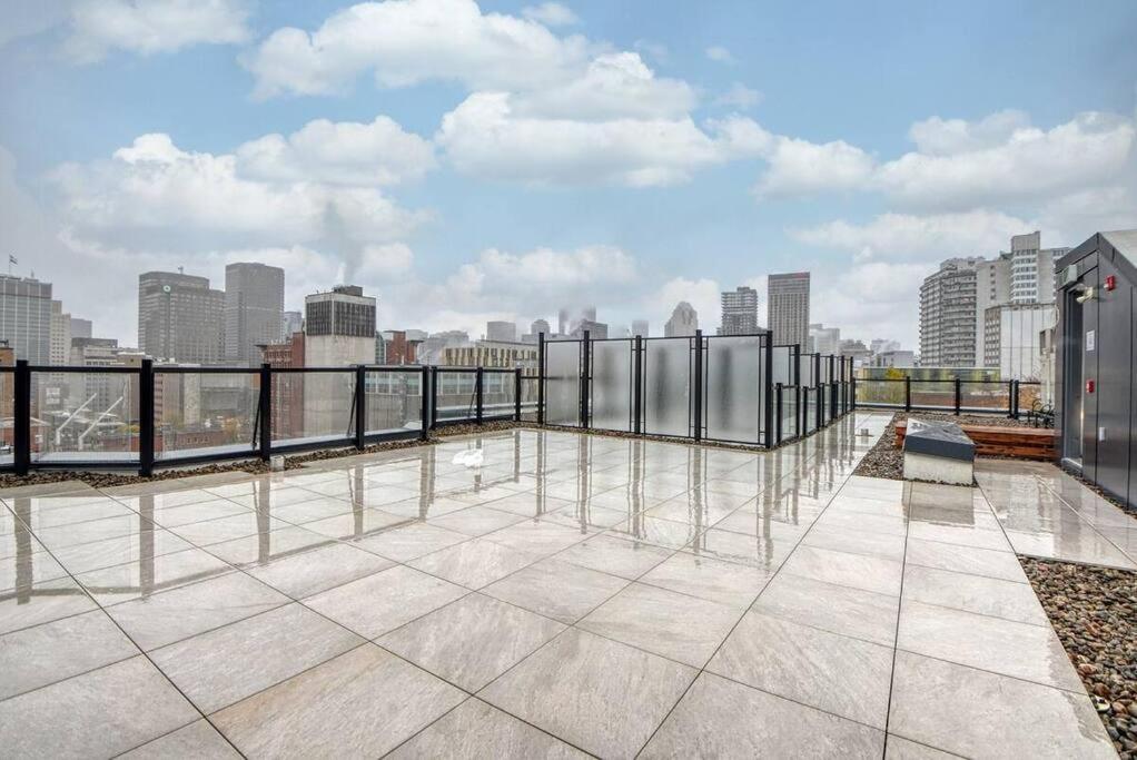 2 Bedroom Condo In The Heart Of The City Montreal Exterior photo