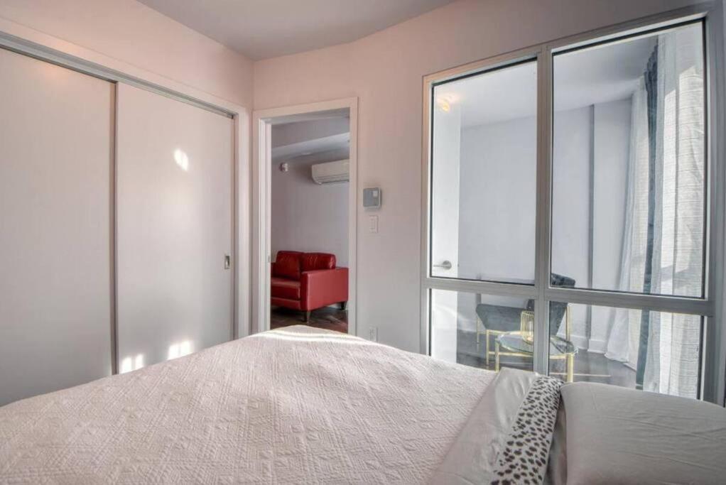 2 Bedroom Condo In The Heart Of The City Montreal Exterior photo
