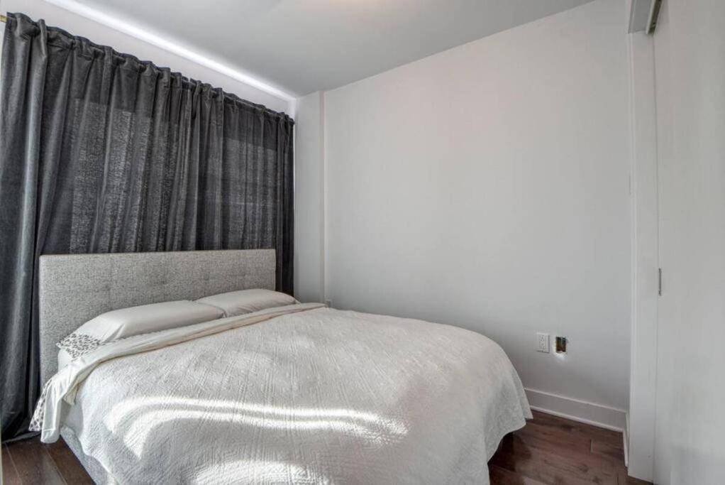 2 Bedroom Condo In The Heart Of The City Montreal Exterior photo